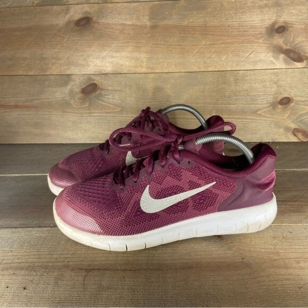 Nike free rn kids youth size 7 Y shoes purple athletic running sneakers